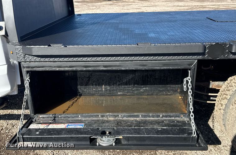 image for item EG2527 2020 Ford F550 Crew Cab flatbed truck