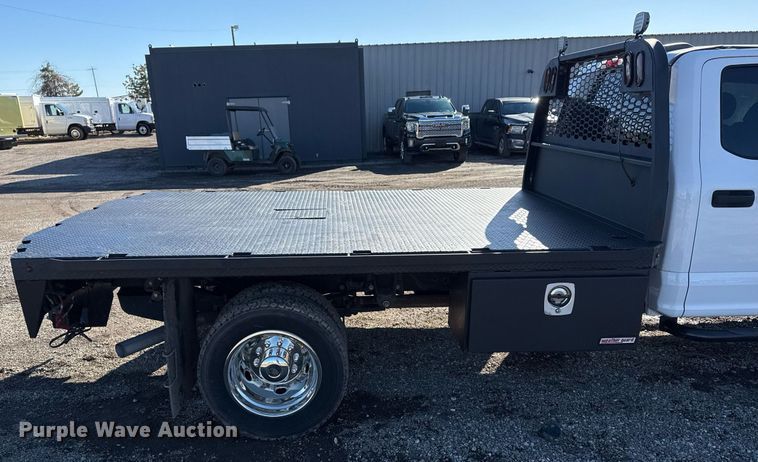 image for item EG2527 2020 Ford F550 Crew Cab flatbed truck