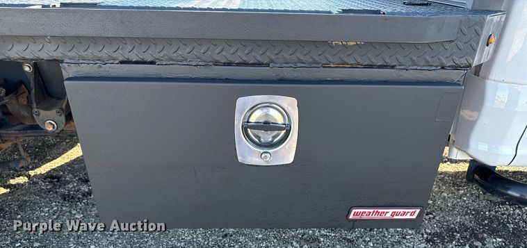 image for item EG2527 2020 Ford F550 Crew Cab flatbed truck