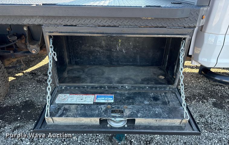 image for item EG2527 2020 Ford F550 Crew Cab flatbed truck