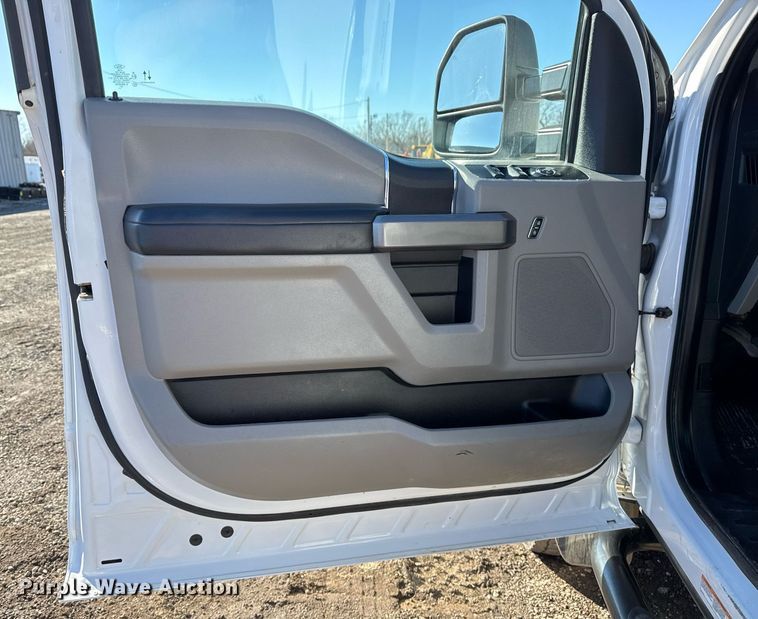 image for item EG2527 2020 Ford F550 Crew Cab flatbed truck