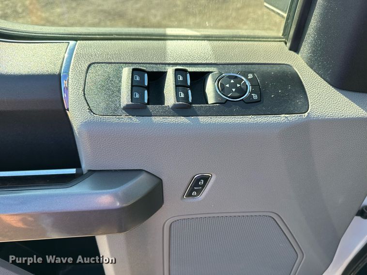 image for item EG2527 2020 Ford F550 Crew Cab flatbed truck