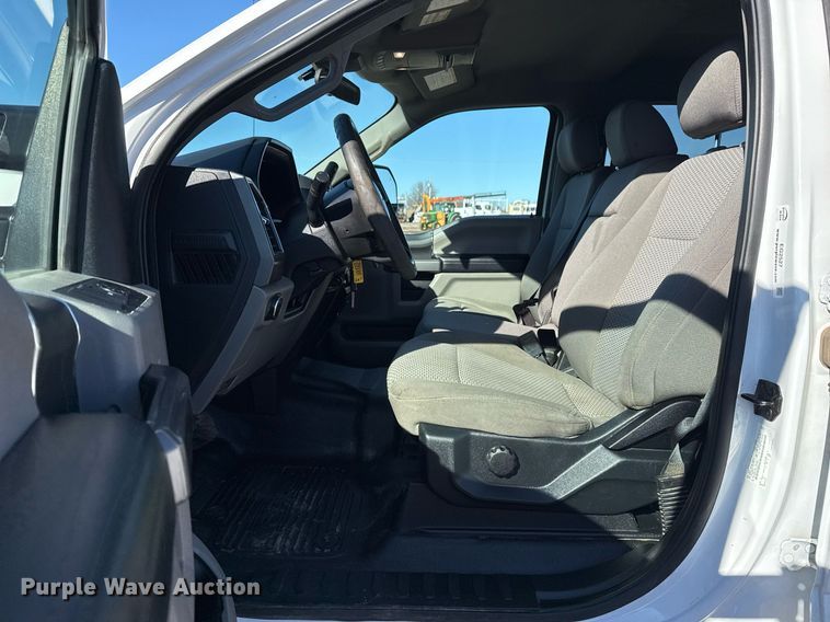 image for item EG2527 2020 Ford F550 Crew Cab flatbed truck