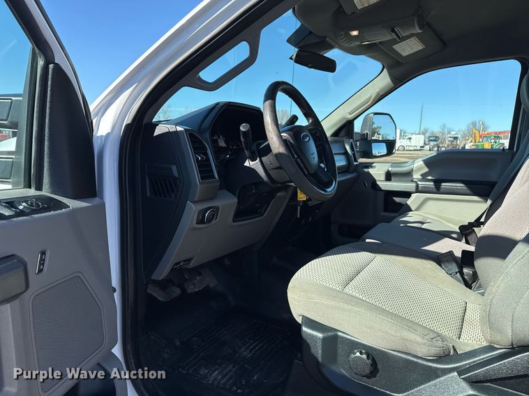 image for item EG2527 2020 Ford F550 Crew Cab flatbed truck