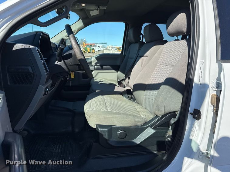 image for item EG2527 2020 Ford F550 Crew Cab flatbed truck