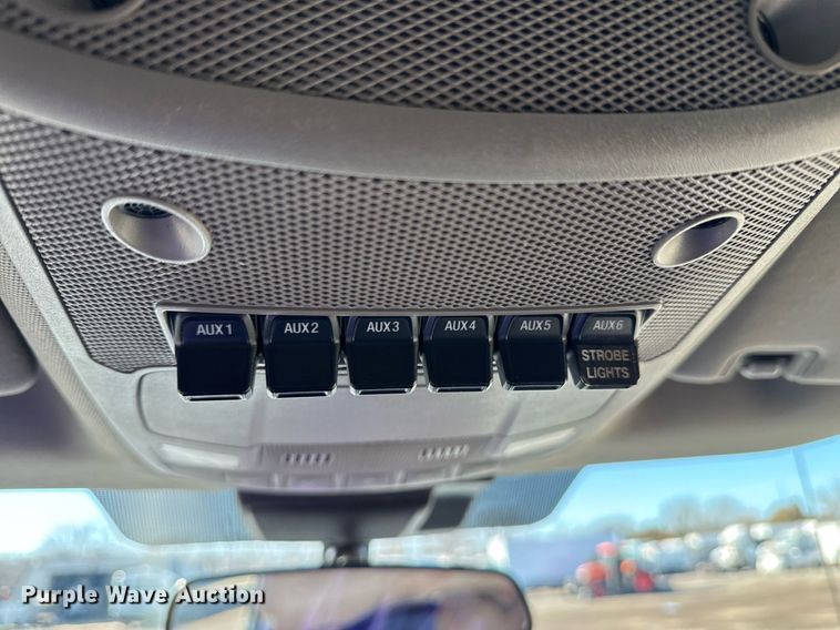 image for item EG2527 2020 Ford F550 Crew Cab flatbed truck