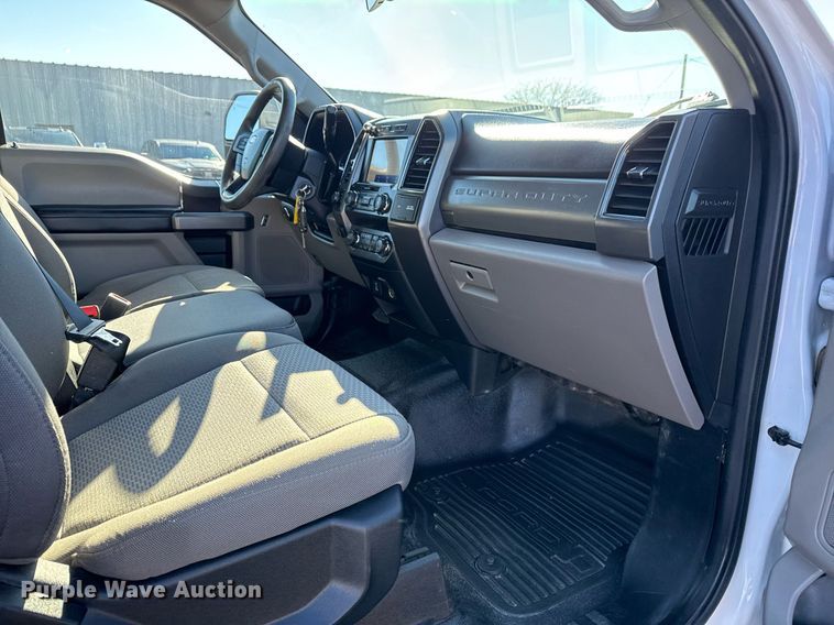 image for item EG2527 2020 Ford F550 Crew Cab flatbed truck