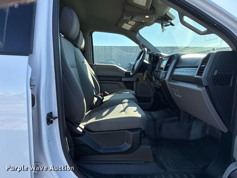 image for item EG2527 2020 Ford F550 Crew Cab flatbed truck