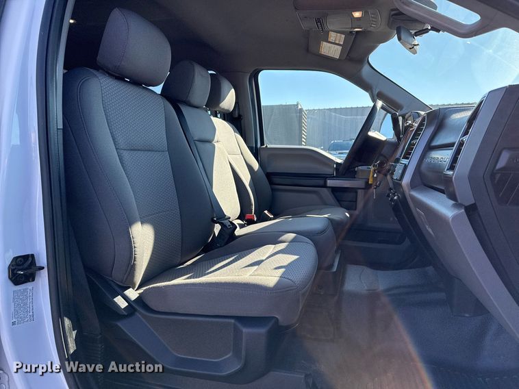 image for item EG2527 2020 Ford F550 Crew Cab flatbed truck