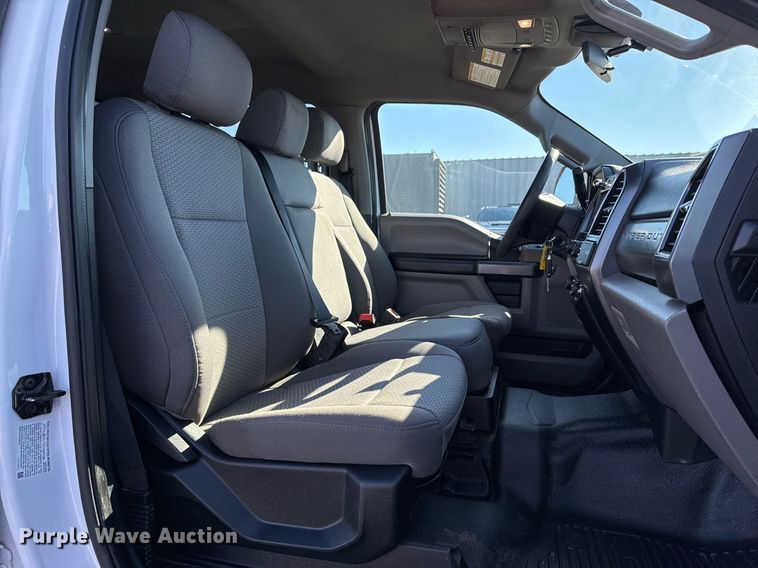 image for item EG2527 2020 Ford F550 Crew Cab flatbed truck