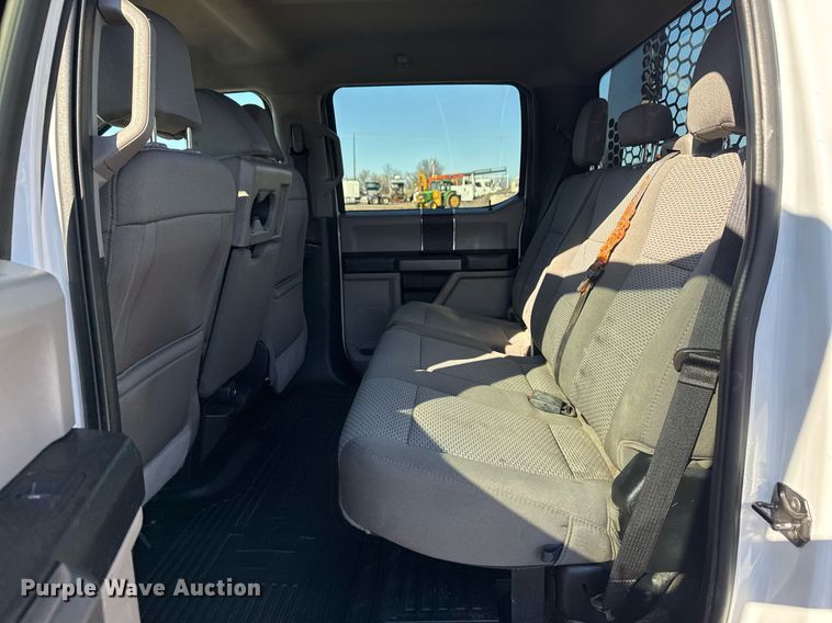 image for item EG2527 2020 Ford F550 Crew Cab flatbed truck