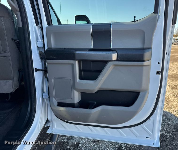 image for item EG2527 2020 Ford F550 Crew Cab flatbed truck