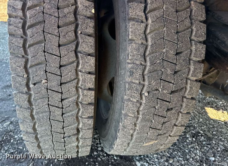 image for item EG2527 2020 Ford F550 Crew Cab flatbed truck