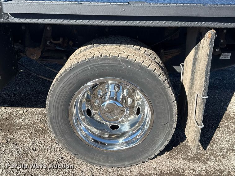 image for item EG2527 2020 Ford F550 Crew Cab flatbed truck