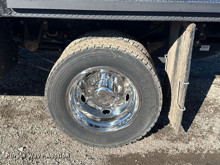 image for item EG2527 2020 Ford F550 Crew Cab flatbed truck