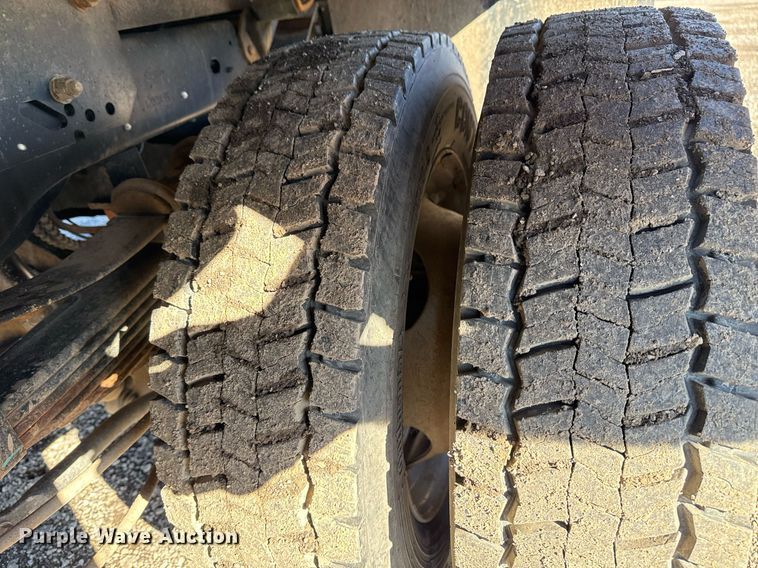 image for item EG2527 2020 Ford F550 Crew Cab flatbed truck