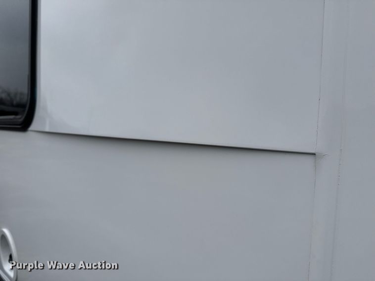 image for item EG2545 2005 Ford E450 shuttle bus