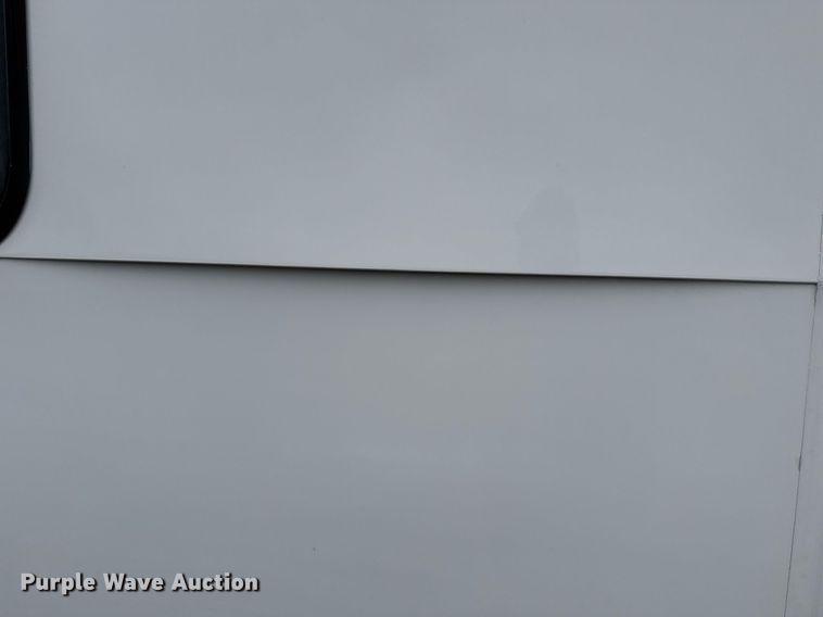 image for item EG2545 2005 Ford E450 shuttle bus