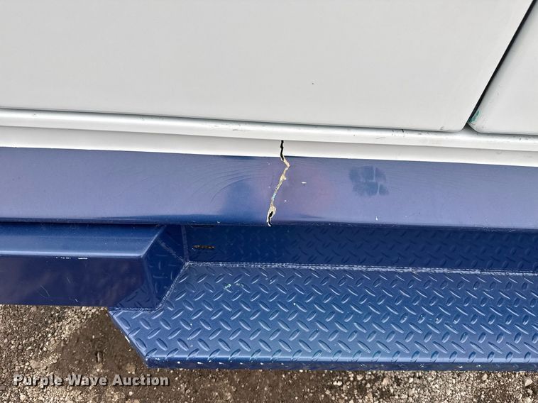 image for item EG2545 2005 Ford E450 shuttle bus