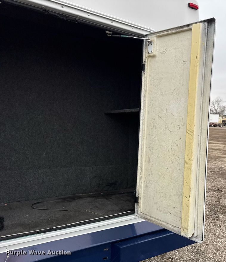 image for item EG2545 2005 Ford E450 shuttle bus