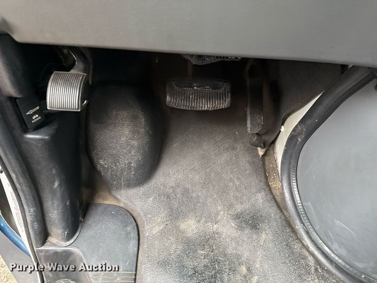 image for item EG2545 2005 Ford E450 shuttle bus