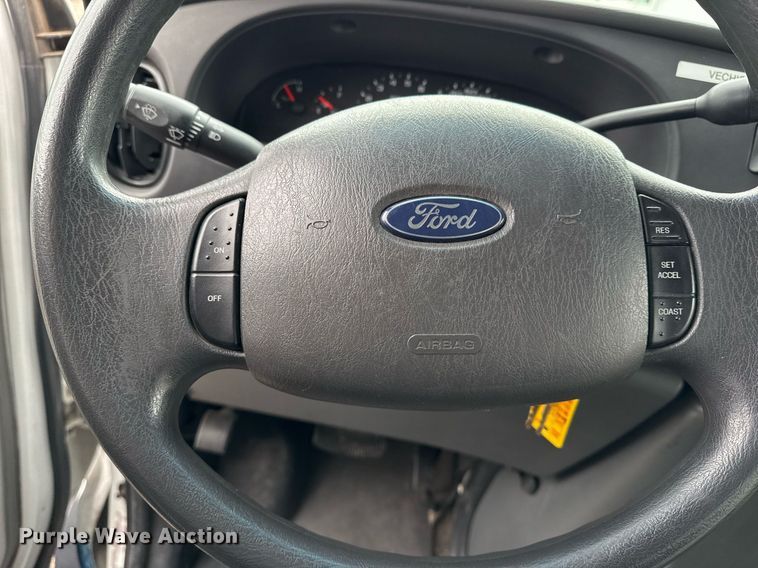 image for item EG2545 2005 Ford E450 shuttle bus