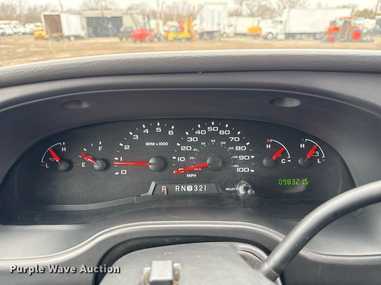 image for item EG2545 2005 Ford E450 shuttle bus