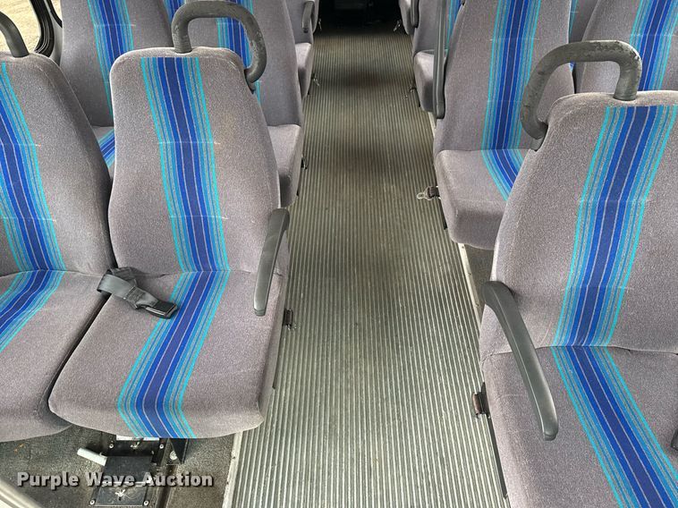 image for item EG2545 2005 Ford E450 shuttle bus