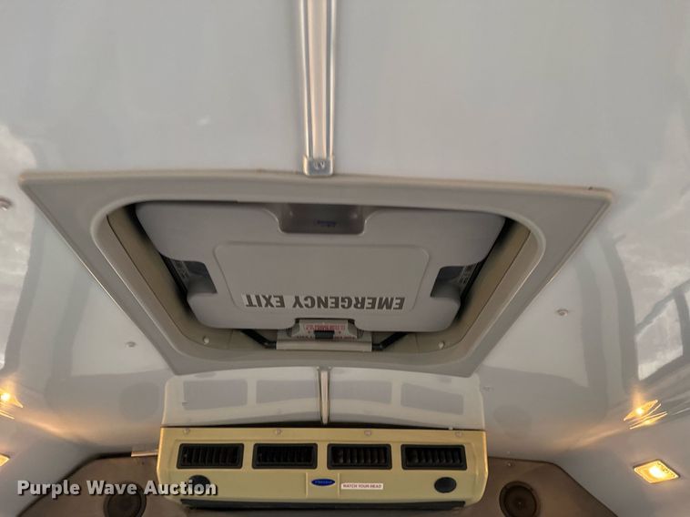 image for item EG2545 2005 Ford E450 shuttle bus