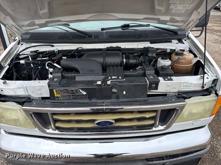 image for item EG2545 2005 Ford E450 shuttle bus