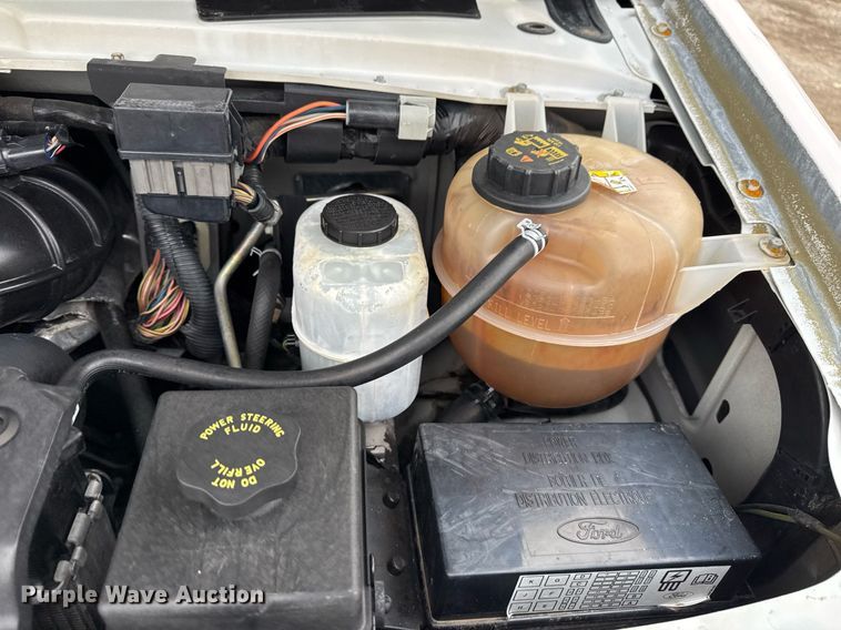 image for item EG2545 2005 Ford E450 shuttle bus