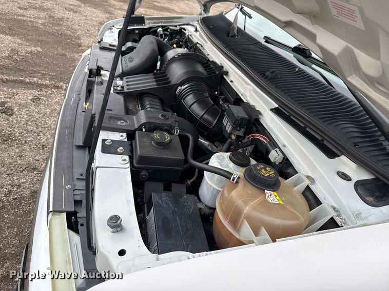 image for item EG2545 2005 Ford E450 shuttle bus