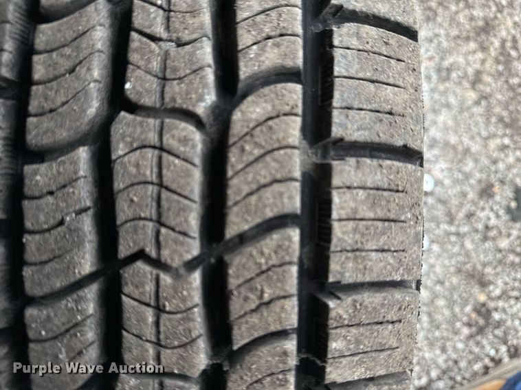 image for item EG2545 2005 Ford E450 shuttle bus