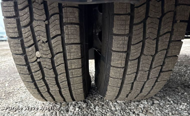 image for item EG2545 2005 Ford E450 shuttle bus