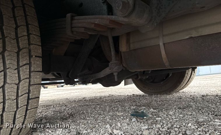 image for item EG2545 2005 Ford E450 shuttle bus