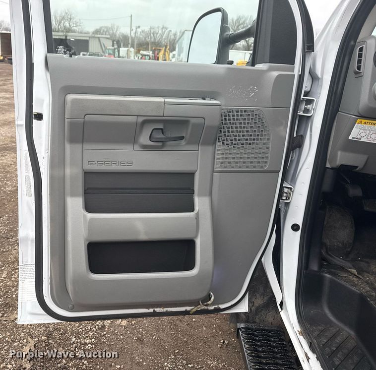 image for item EG2546 2018 Ford E450 Super Duty refrigerated truck