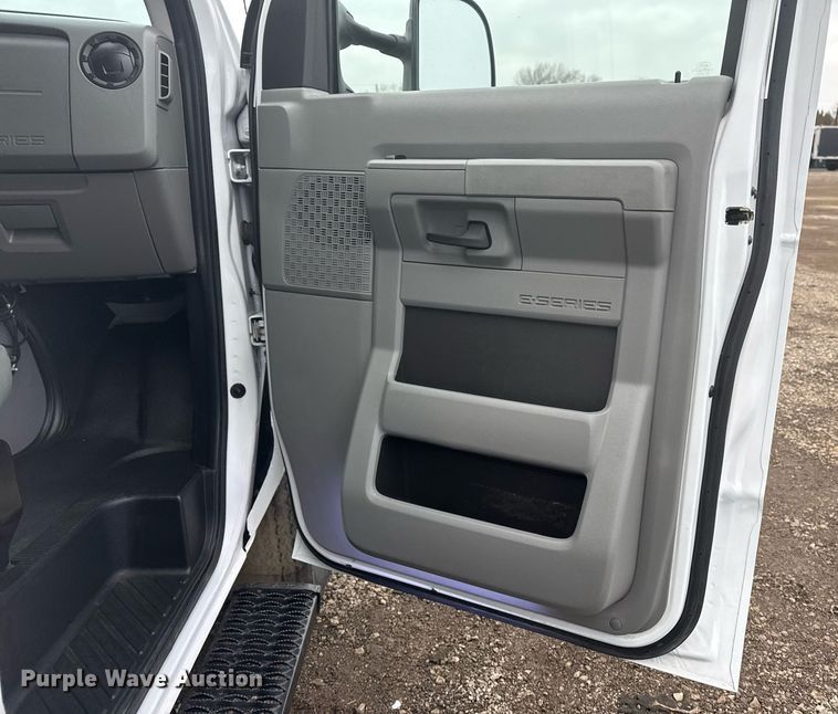 image for item EG2546 2018 Ford E450 Super Duty refrigerated truck