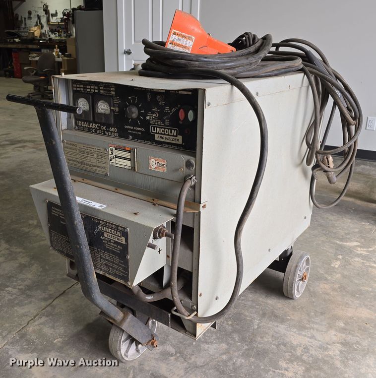 image for item EH8640 1973 Lincoln Idealarc DC-600 welder