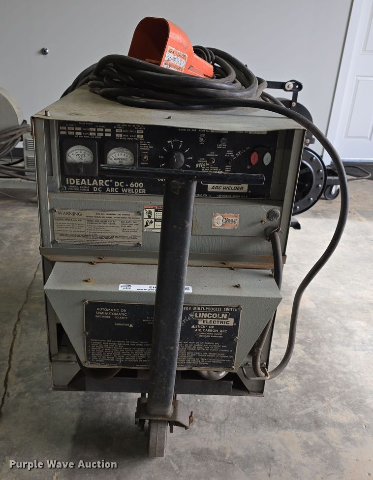 image for item EH8640 1973 Lincoln Idealarc DC-600 welder
