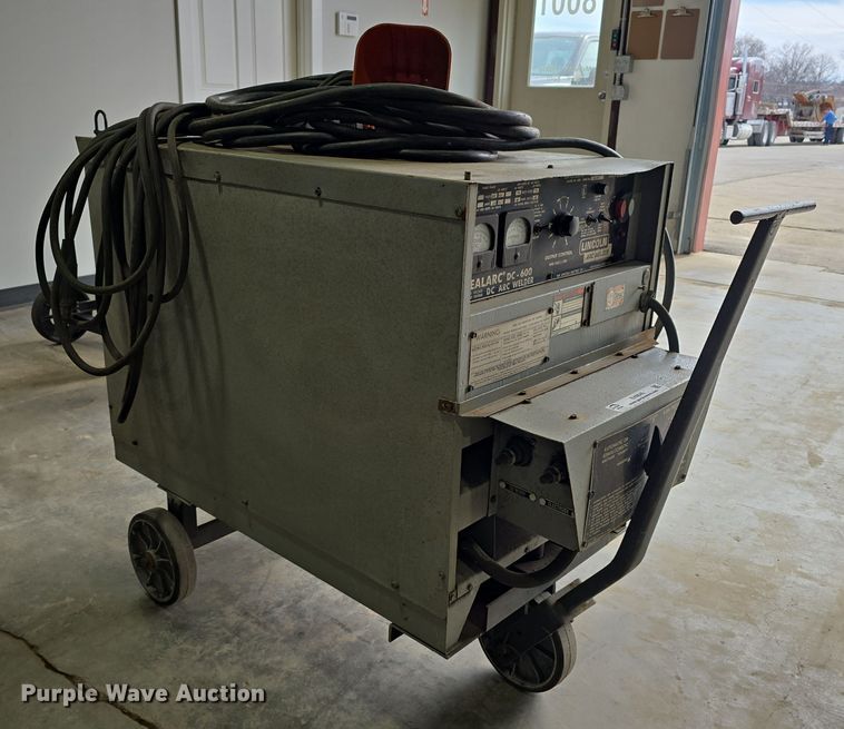 image for item EH8640 1973 Lincoln Idealarc DC-600 welder