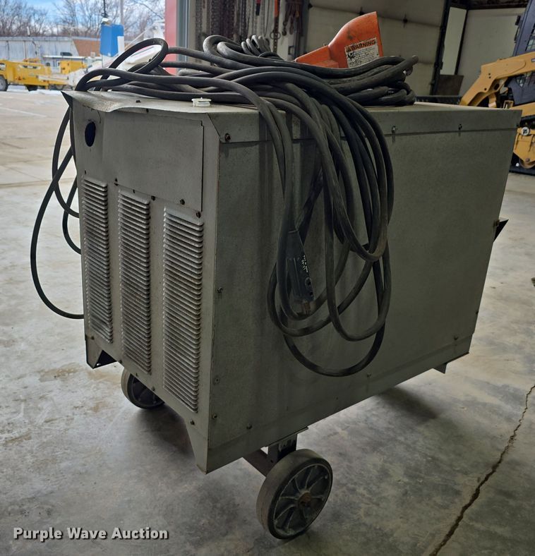 image for item EH8640 1973 Lincoln Idealarc DC-600 welder