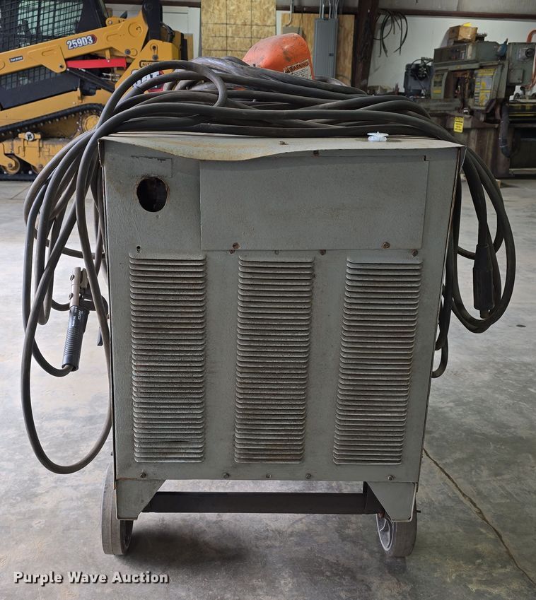 image for item EH8640 1973 Lincoln Idealarc DC-600 welder