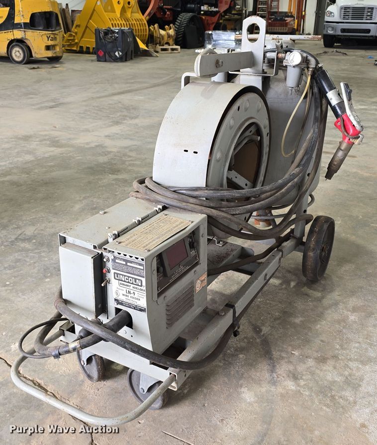 image for item EH8640 1973 Lincoln Idealarc DC-600 welder