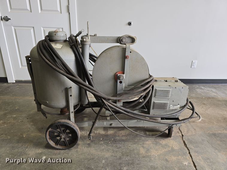 image for item EH8640 1973 Lincoln Idealarc DC-600 welder