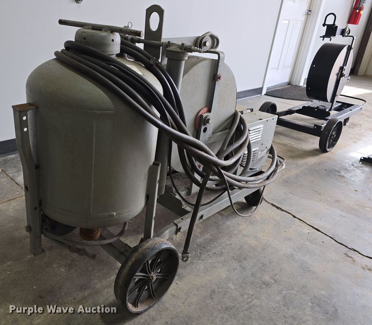 image for item EH8640 1973 Lincoln Idealarc DC-600 welder