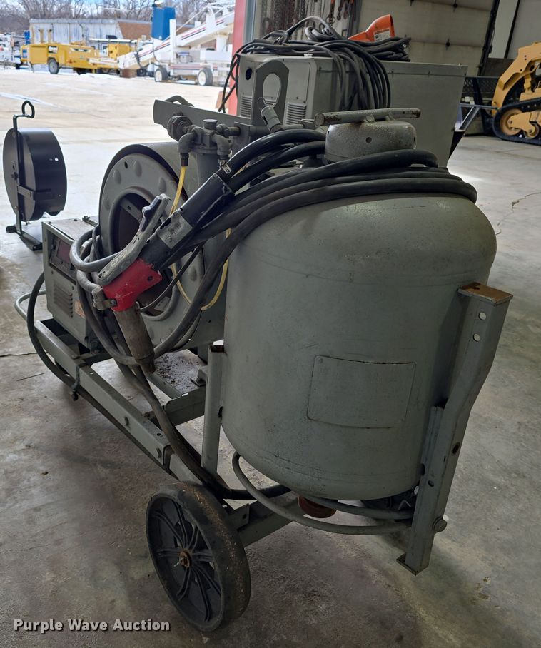 image for item EH8640 1973 Lincoln Idealarc DC-600 welder