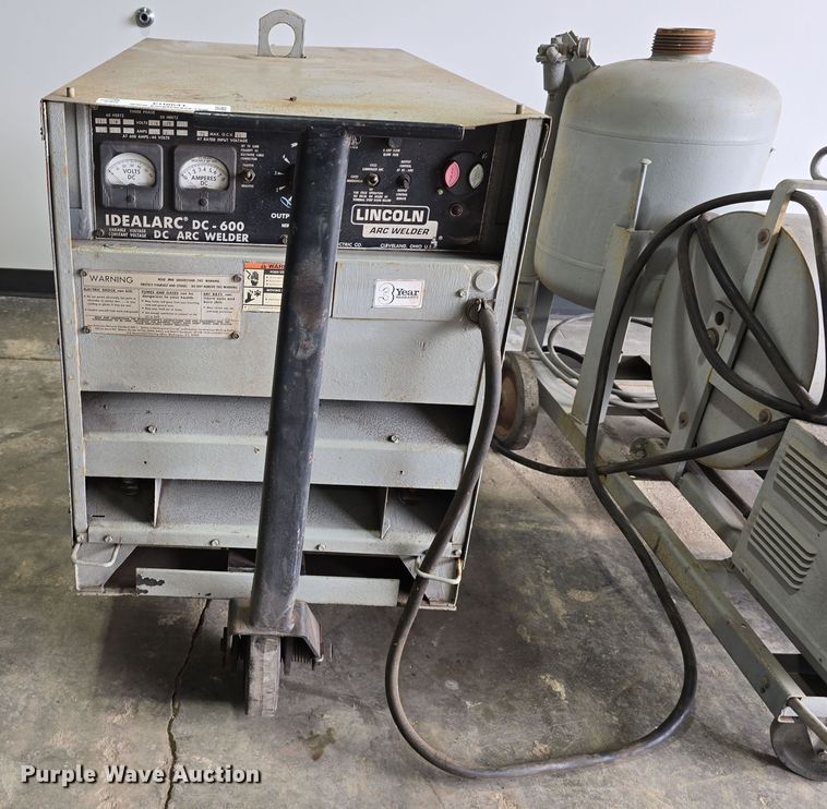 image for item EH8641 1974 Lincoln Idealarc DC-600 welder