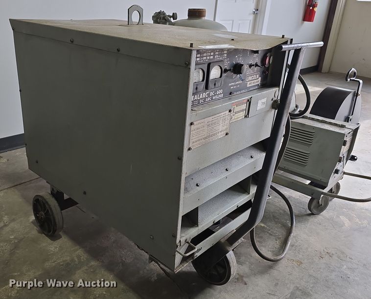 image for item EH8641 1974 Lincoln Idealarc DC-600 welder
