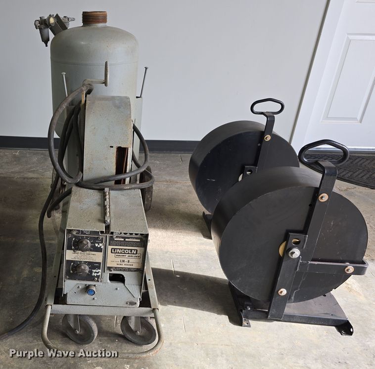 image for item EH8641 1974 Lincoln Idealarc DC-600 welder