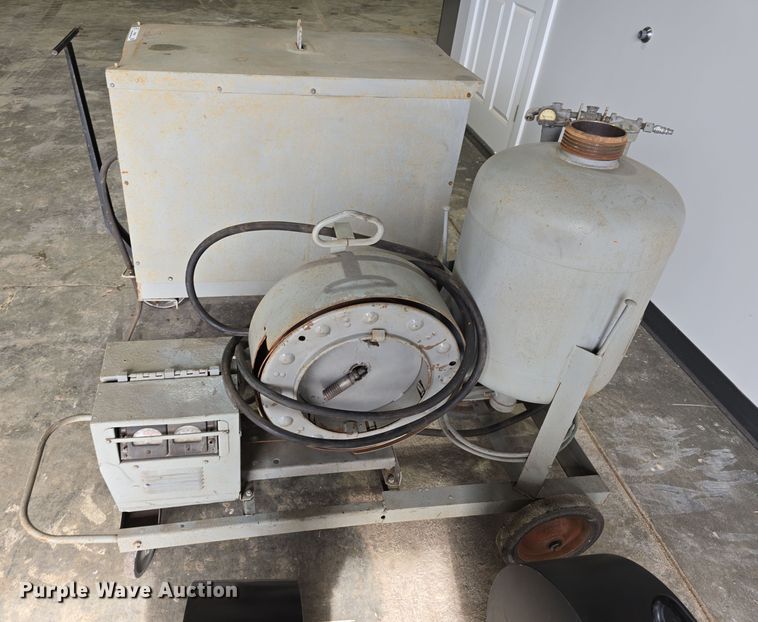 image for item EH8641 1974 Lincoln Idealarc DC-600 welder